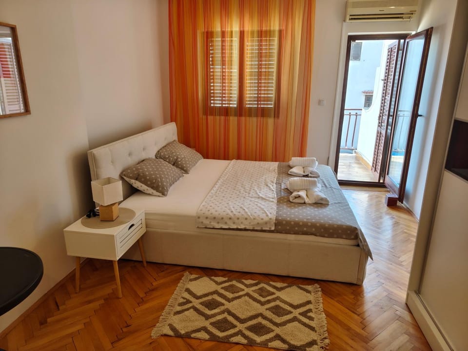 Apartment Malenko - Charming 2-Bedroom house near Old Town Apartment in Šibenik