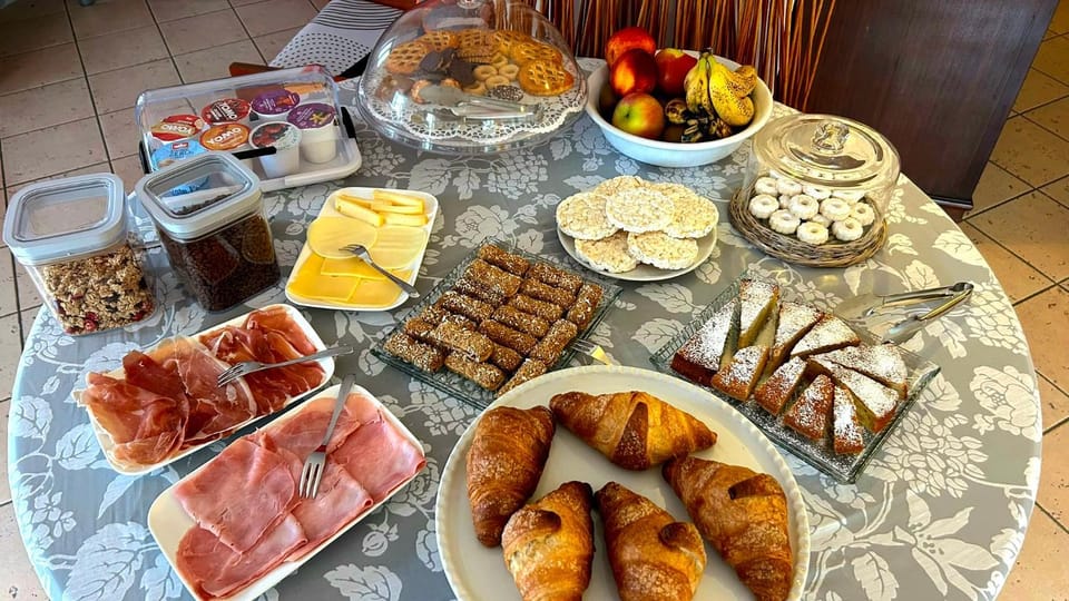 Food and drinks, Food, Breakfast, Buffet breakfast