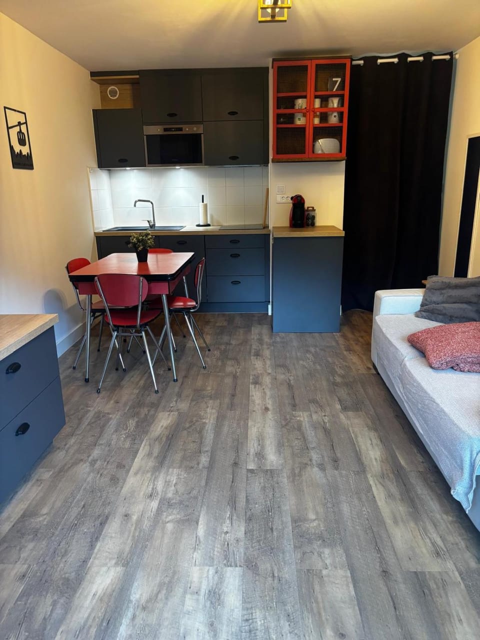 Kitchen or kitchenette, Dining area