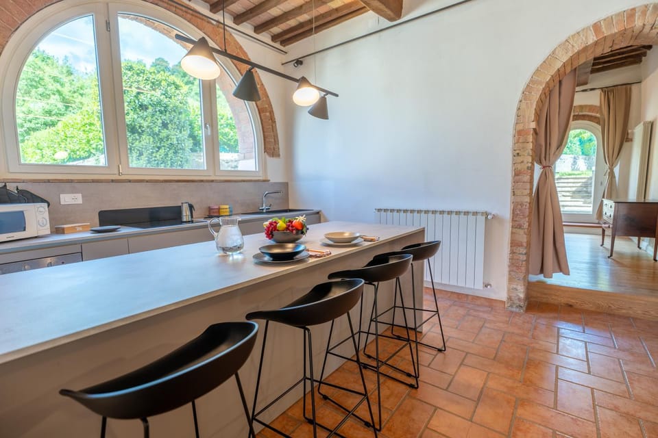 Kitchen or kitchenette, Seating area, Dining area