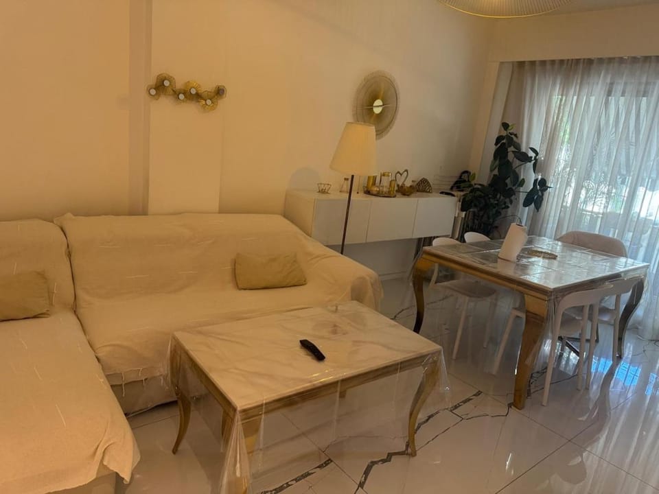 Sunny getaway in Nice Terrace parking Apartment in Nice