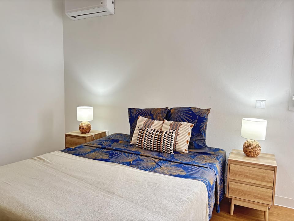 Bed, Photo of the whole room, Bedroom, air conditioner