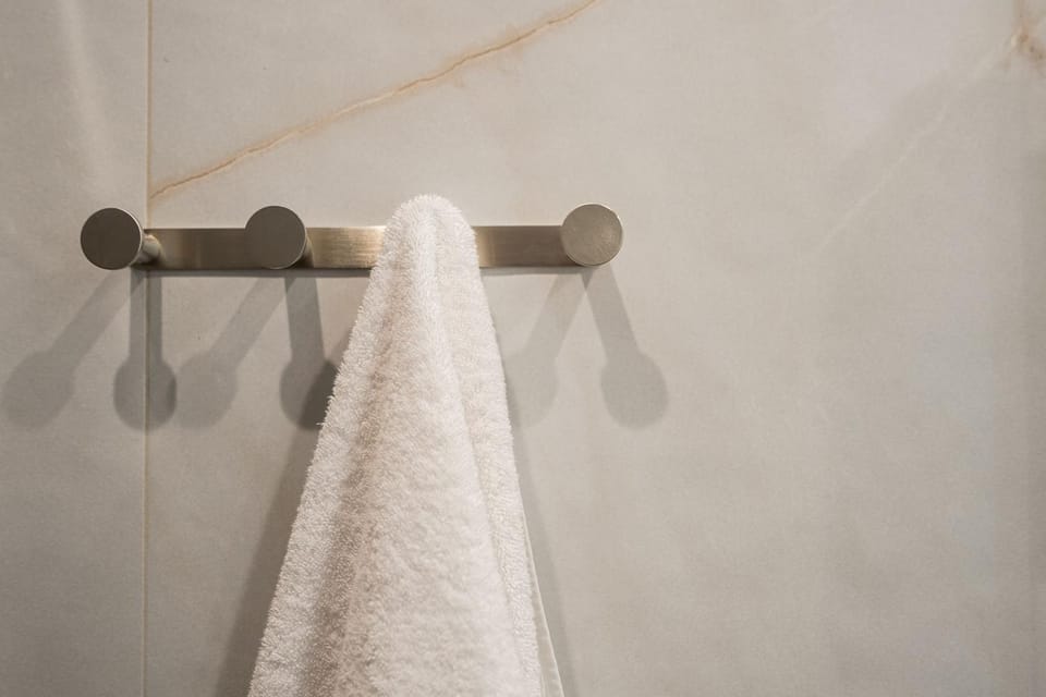 Bathroom, towels
