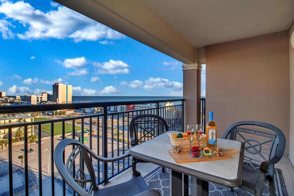 1121 - Type D Lake & Ocean View Corner Apartment in North Myrtle Beach