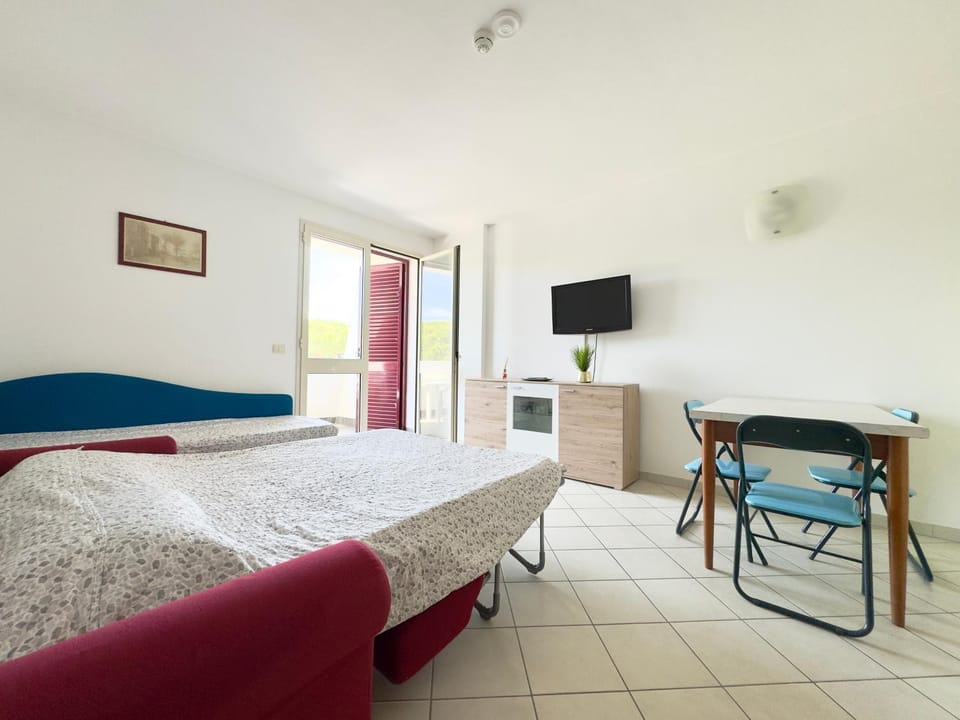 Living room, Dining area, Bedroom