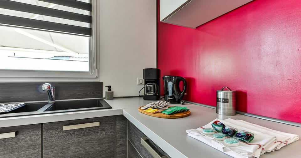 Coffee/tea facilities, Kitchen or kitchenette