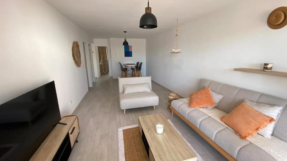 Appt La Cala June St-Gilles Plage Roches Noires Apartment in Saint-Paul