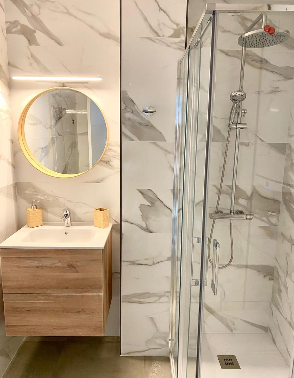 Shower, Bathroom, hair dryier
