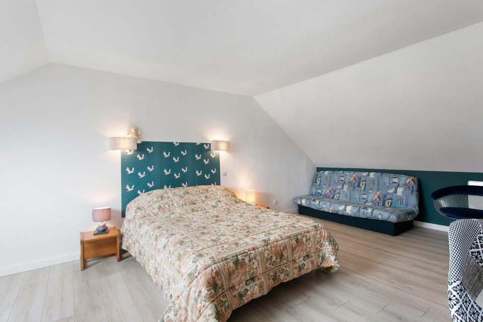 Property building, Living room, Bedroom
