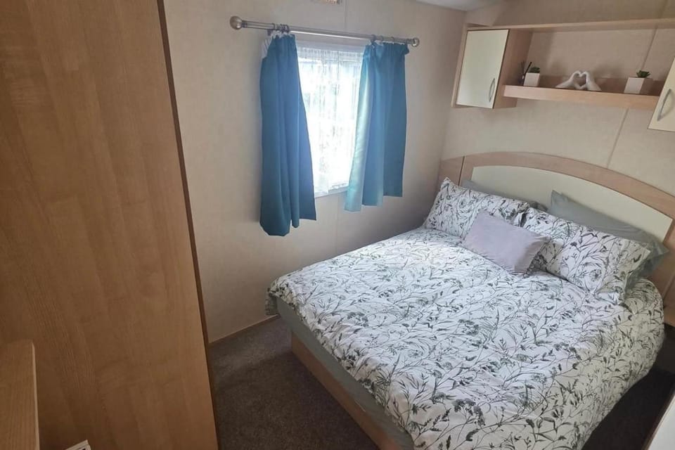 3-Bed Caravan - Sleeps 8 - Free Parking - Balcony House in Ingoldmells