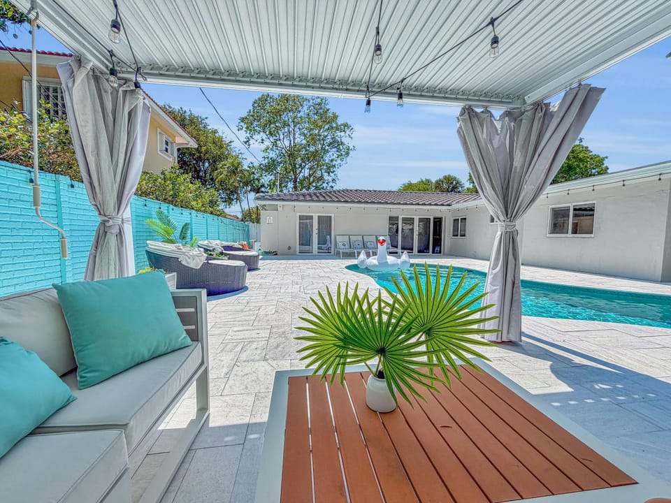 Patio, Day, View (from property/room), Balcony/Terrace, Swimming pool, sunbed