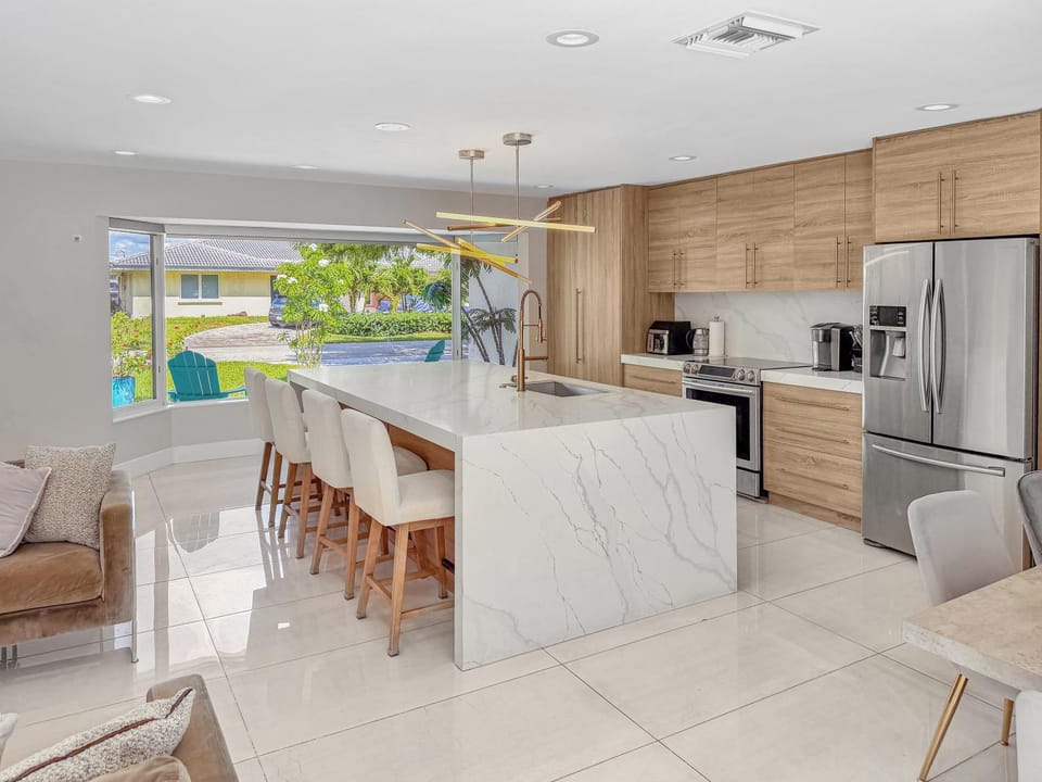 Kitchen or kitchenette, Dining area, oven, pet friendly, stove, toaster