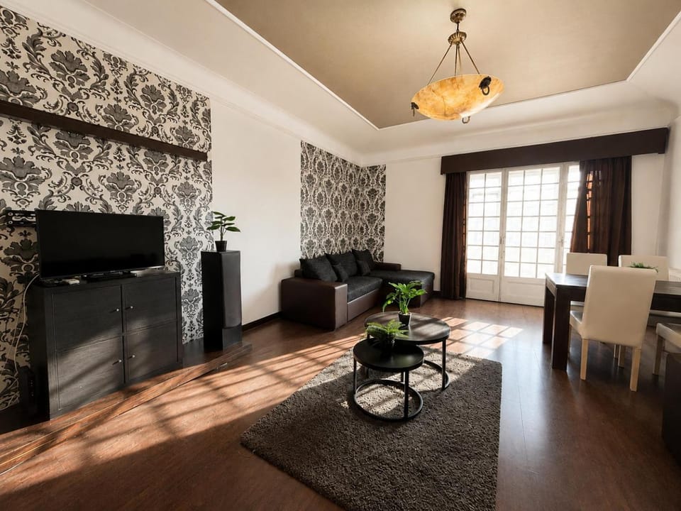 Communal lounge/ TV room, TV and multimedia, Living room, Seating area, Dining area, On site