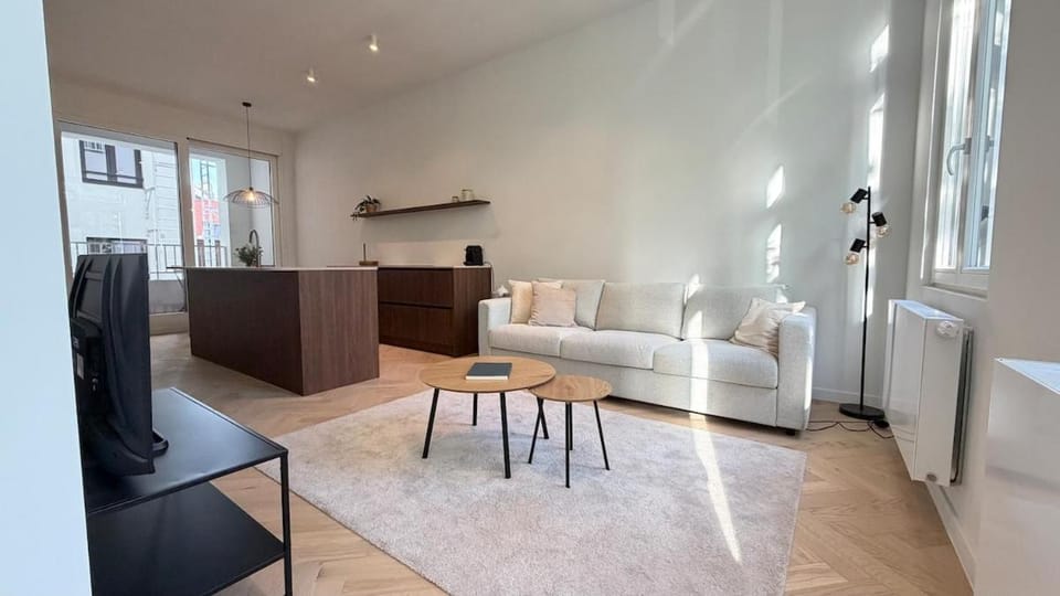 Kitchen or kitchenette, Living room, Seating area