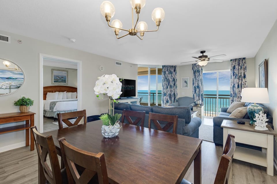 Day, TV and multimedia, Balcony/Terrace, Living room, Seating area, Dining area, Bedroom, Sea view, furniture, towels