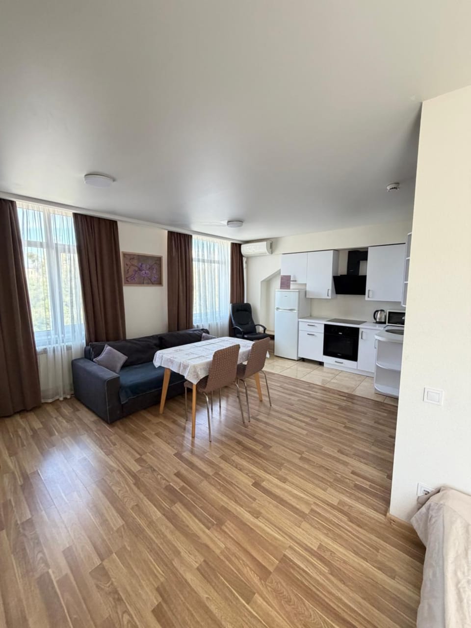 Living room, Seating area, Dining area, stove