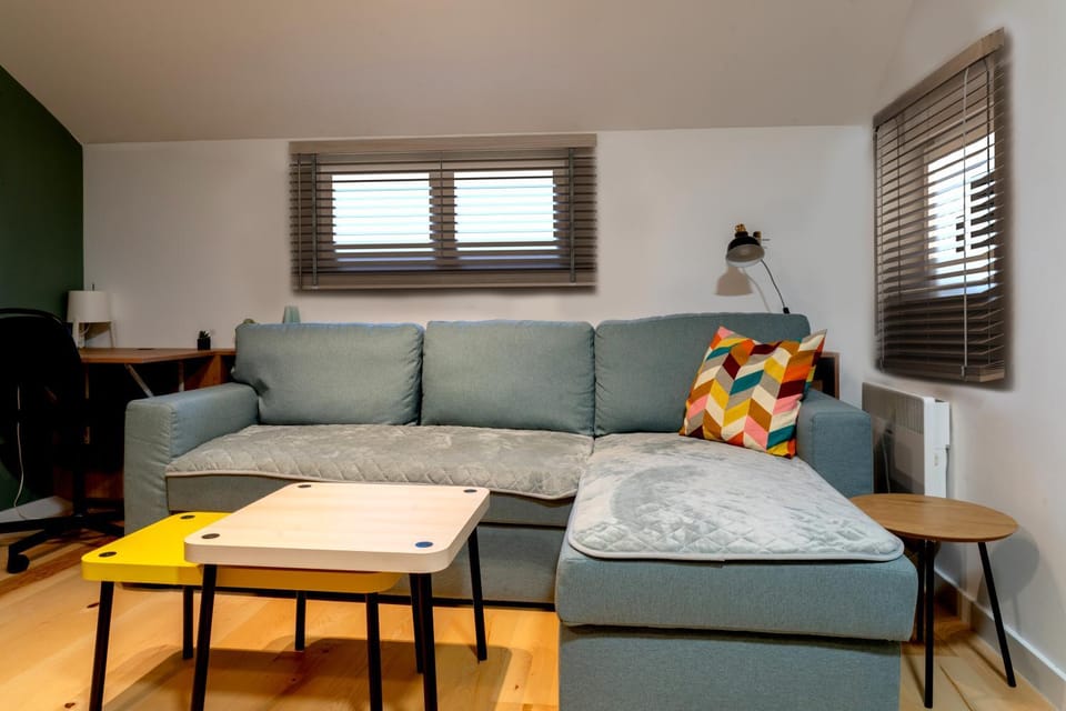 Bed, Living room
