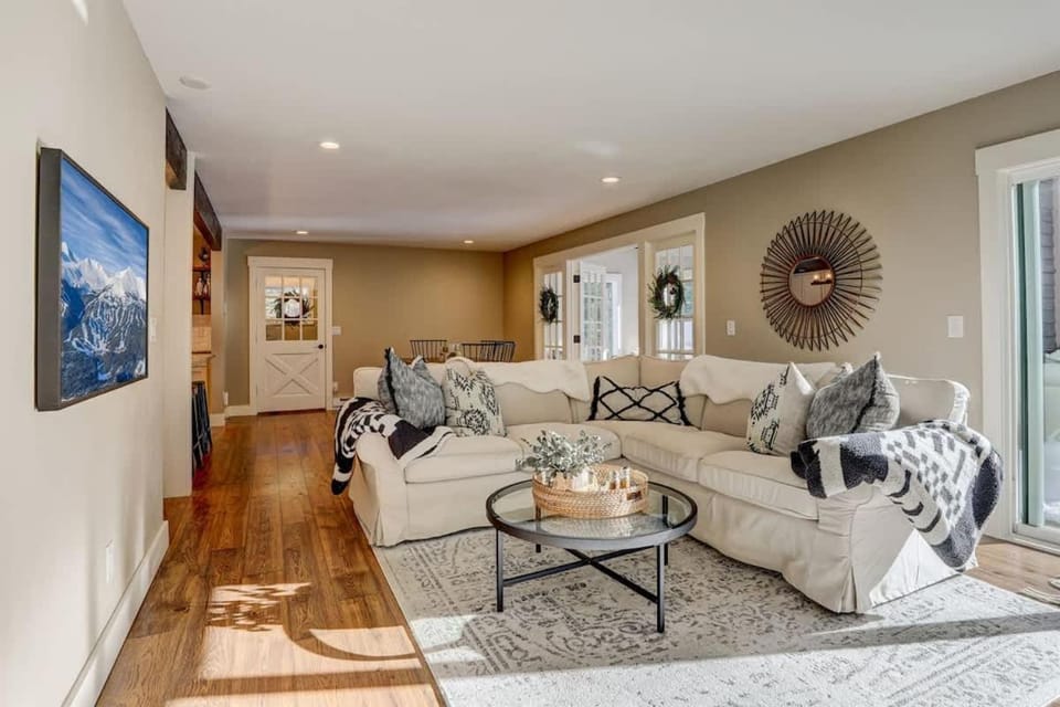 Breck Cabin - Game Room & 10 minutes to Slopes Cabin in Blue River