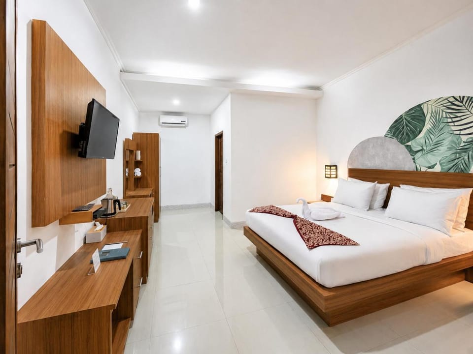 Bed, TV and multimedia, Photo of the whole room, Bedroom, towels, wardrobe, air conditioner