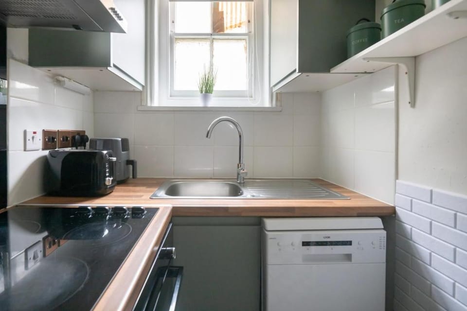 Stylish 2 Bed Apartment Near the Beach Apartment in Worthing