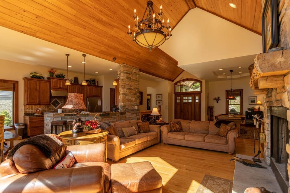 Heart Rock Lodge House in Sugar Mountain