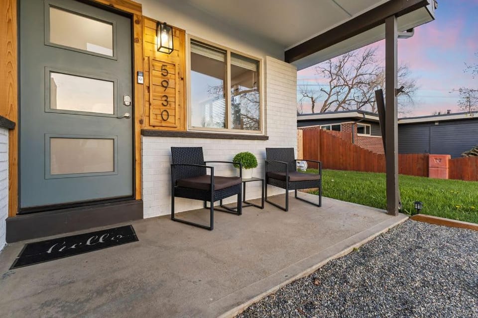Sauna- Hot Tub- Garage Game Room- Outdoor Dining House in Arvada