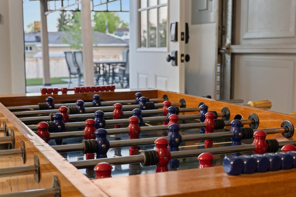 The Denver Retreat- Game Room & Hot Tub & Family House in Thornton
