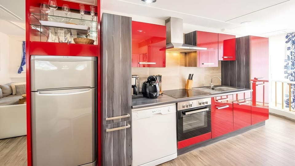 Kitchen or kitchenette, Living room
