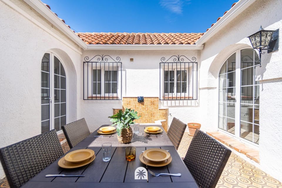 Mediterranean - El Patio Apartment in Cambrils