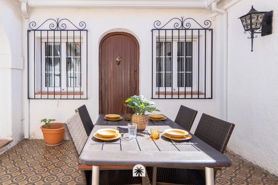 Mediterranean - El Patio Apartment in Cambrils