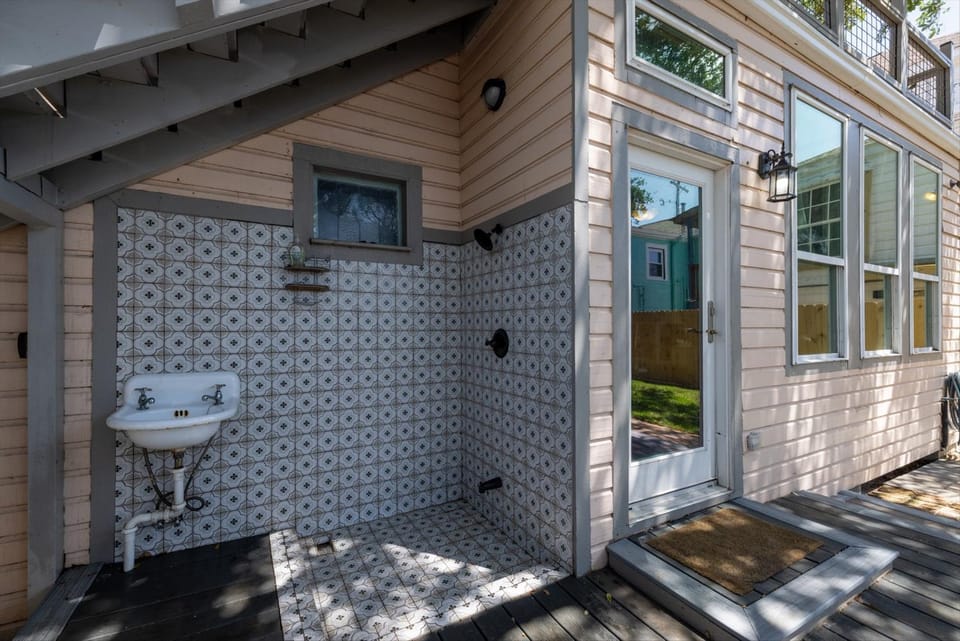 Sells House House in Galveston Island