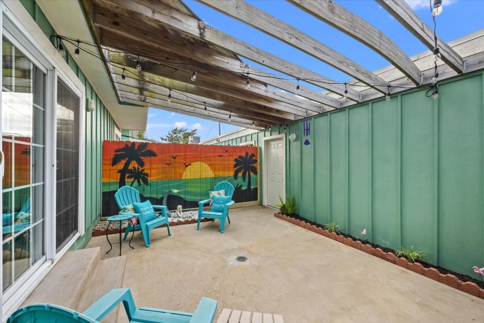 Mermaids Oasis House in Galveston Island