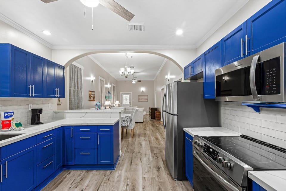 Toilet, Day, Kitchen or kitchenette, Dining area, Breakfast, Lunch, Dinner, dishwasher, oven, stove, kitchen