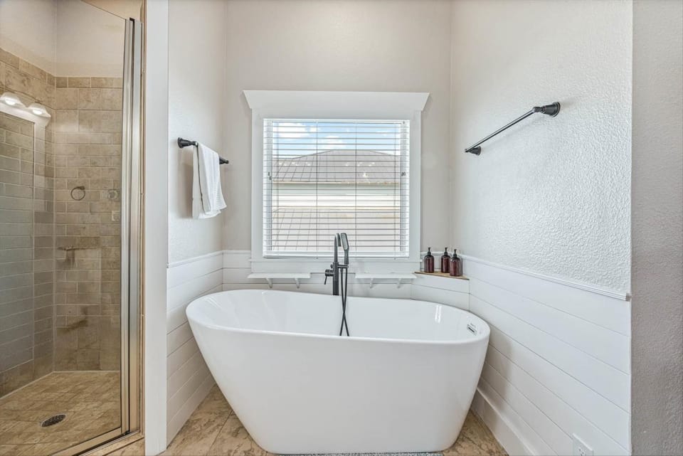 Shower, Day, Bathroom, Bath, towels
