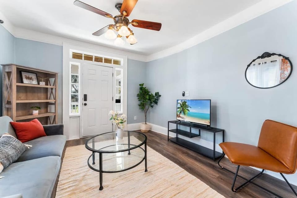 Cozy Springfield Abode - AC Wifi WD Apartment in Jacksonville