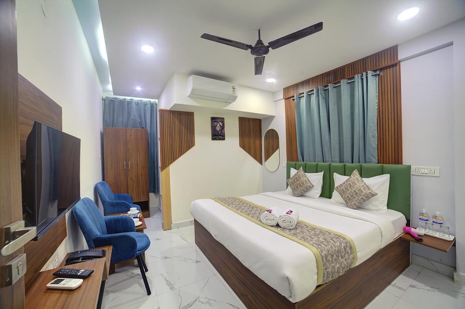 Bed, Bedroom