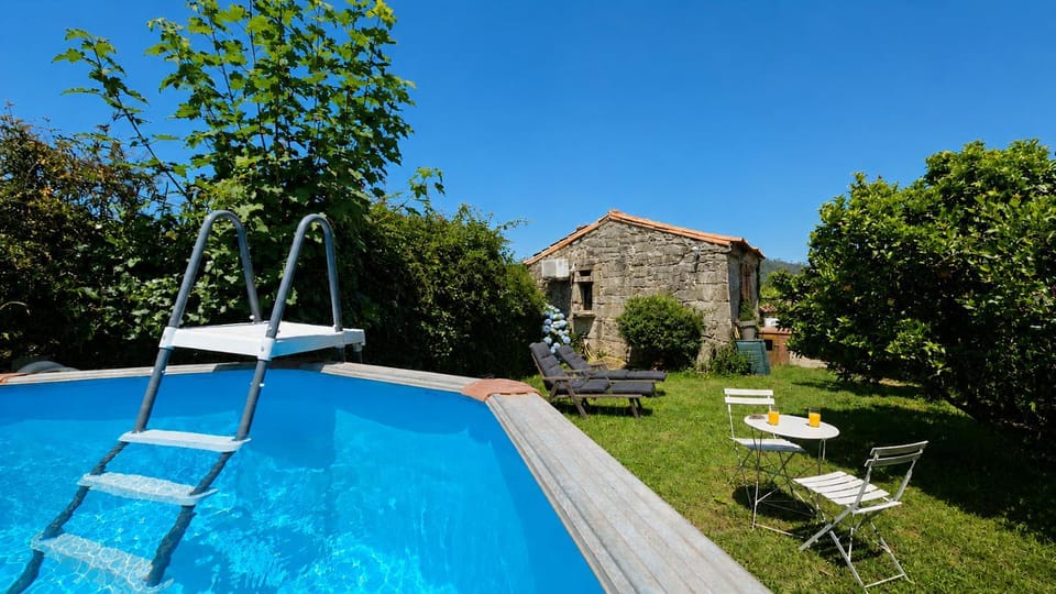 Garden view, Pool view, Swimming pool, sunbed