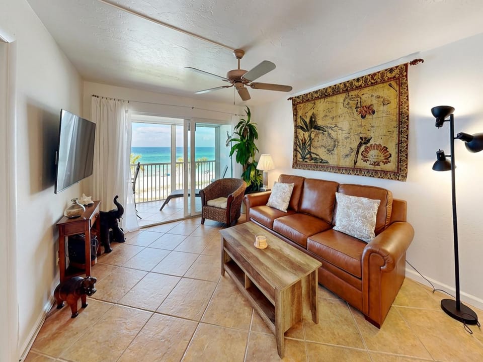 TV and multimedia, Balcony/Terrace, Living room, Seating area, Sea view, furniture