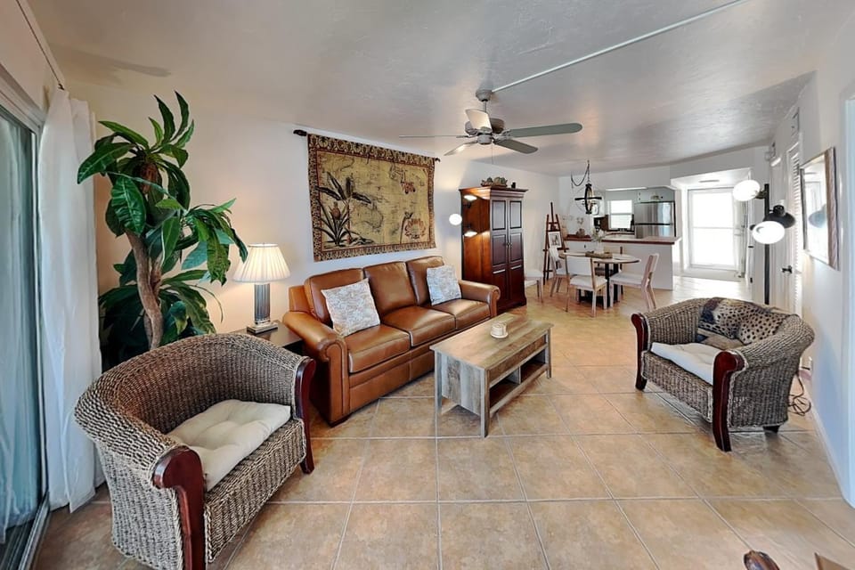 Living room, Seating area, Dining area, furniture, kitchen