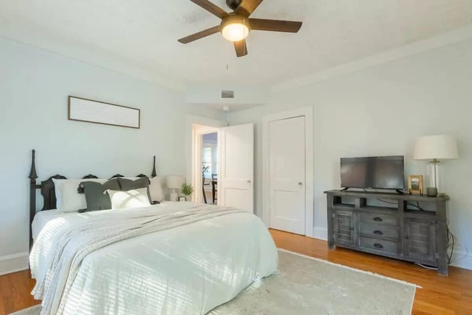 Downing Street Retreat A & B- Entire Duplex House in Jacksonville