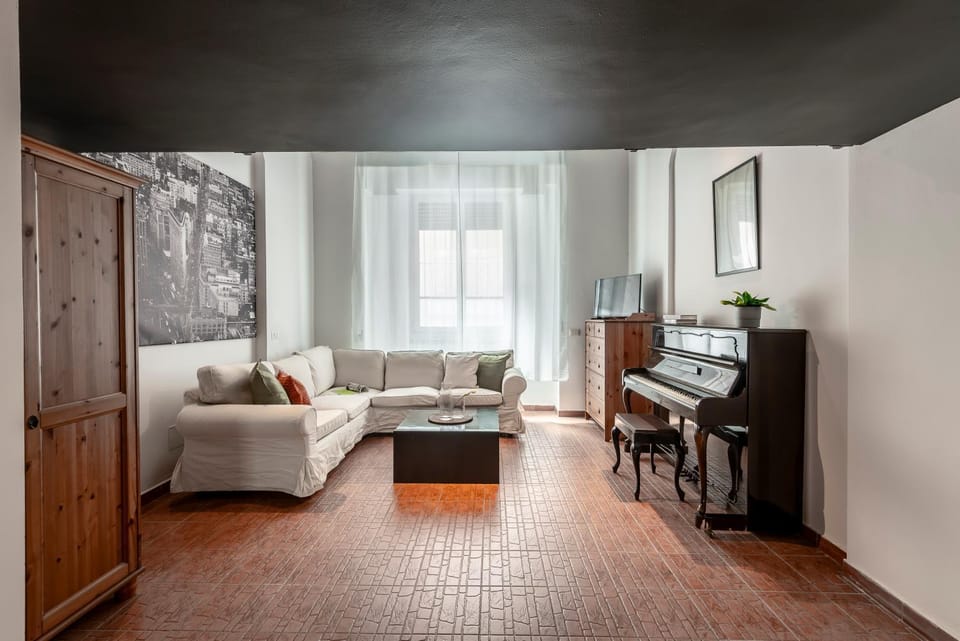 Spring, Bed, Day, Night, Winter, TV and multimedia, Living room, Photo of the whole room, Seating area, Evening entertainment, Autumn, Entertainment, internet, locker, soundproof, towels, wardrobe, air conditioner