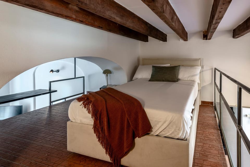 Spring, Bed, Day, Night, Winter, Summer, Photo of the whole room, Bedroom, Autumn, Seasons, Time of day, internet, soundproof, towels