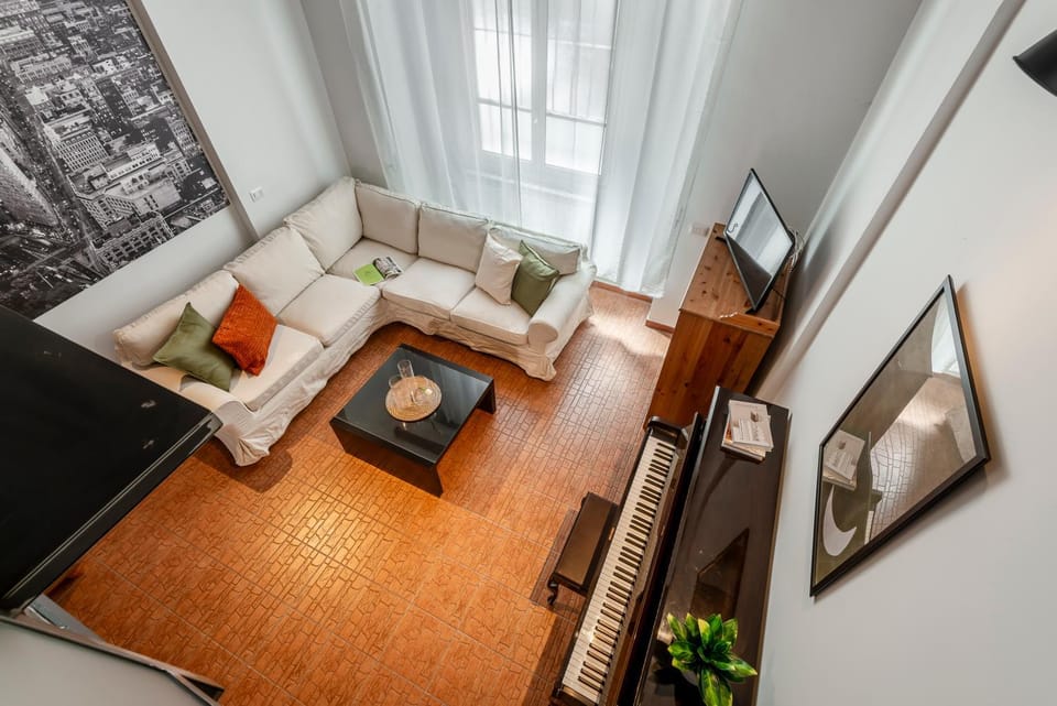 Spring, Bed, Day, Night, Winter, Summer, TV and multimedia, Living room, Photo of the whole room, Seating area, Evening entertainment, Autumn, Entertainment, Seasons, Time of day, heating, internet, locker, soundproof, wardrobe, air conditioner