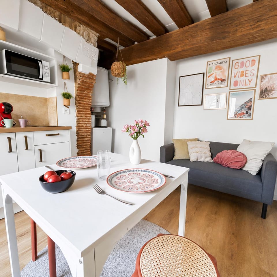 Kitchen or kitchenette, Living room, Seating area