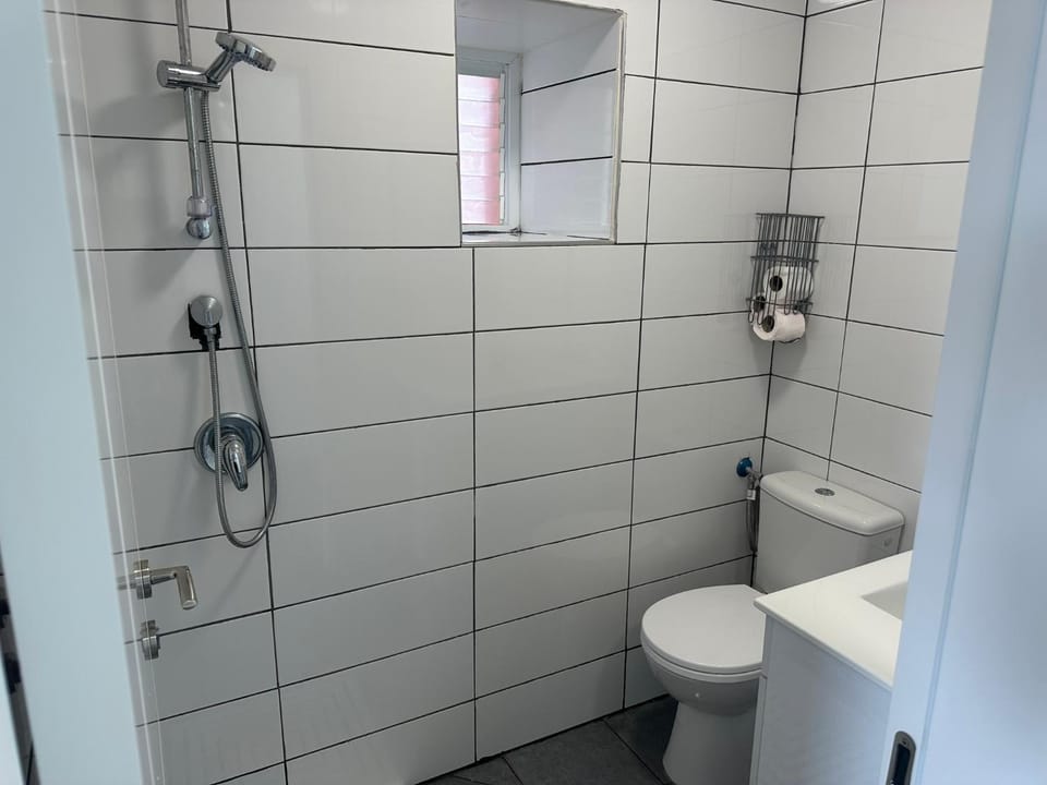 Shower, Toilet