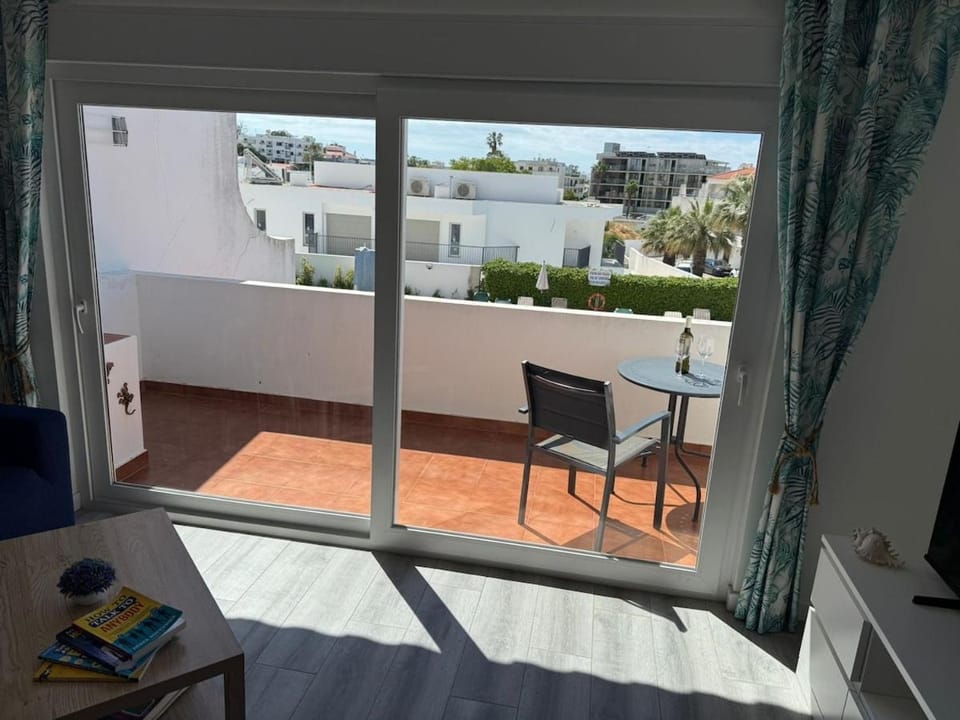 Oura Beach Retreat Apartment in Albufeira