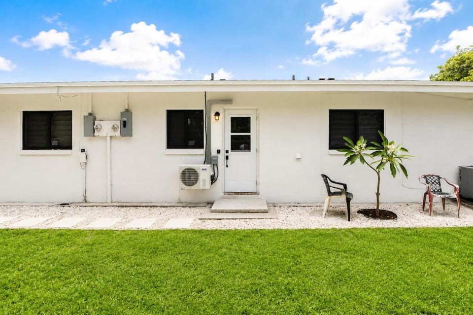 Fort Lauderdale Modern Home Next Airport & Beach Apartment in Oakland Park