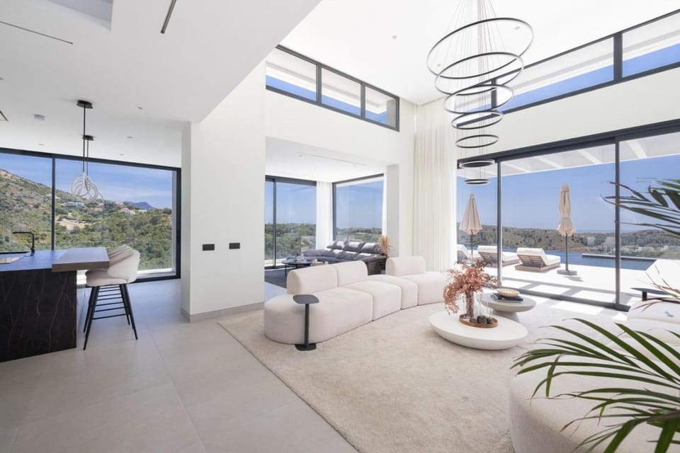Natural landscape, Balcony/Terrace, Living room, Seating area, Mountain view