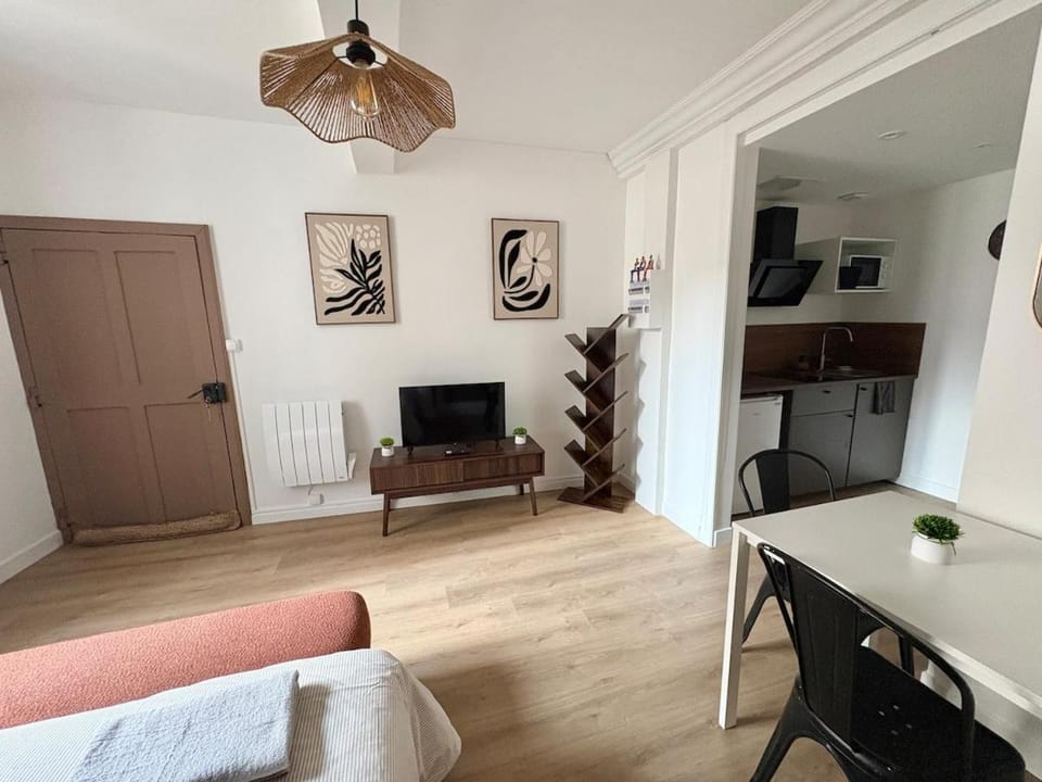 Elégant Studio l Le Boursier l Hypercentre Apartment in Occitanie