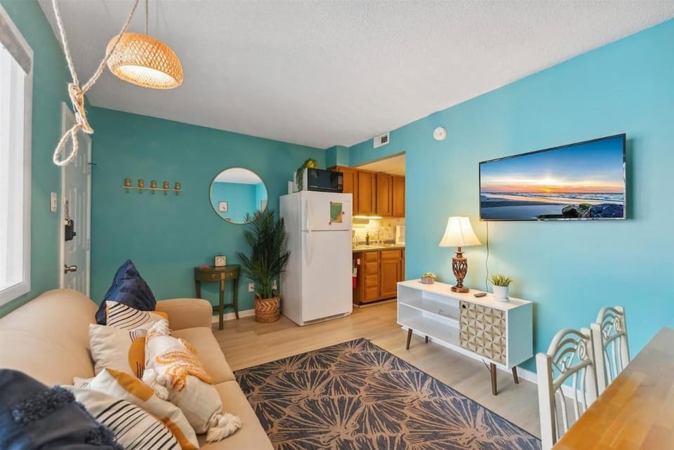 1 Bedroom Condo Steps from the Beach & Boardwalk! House in Wildwood